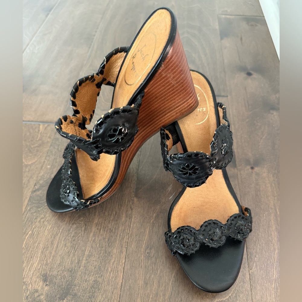 EUC Jack Rogers Layne black leather wedges size 7